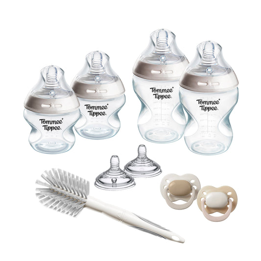 Tommee Tippee Natural Start Newborn Starter Set, 150ml and 260ml Anti-Colic Baby Bottles with Extra-Slow and Slow Flow Teats for a Natural Latch, 2x Ultimate Fit Soothers Included