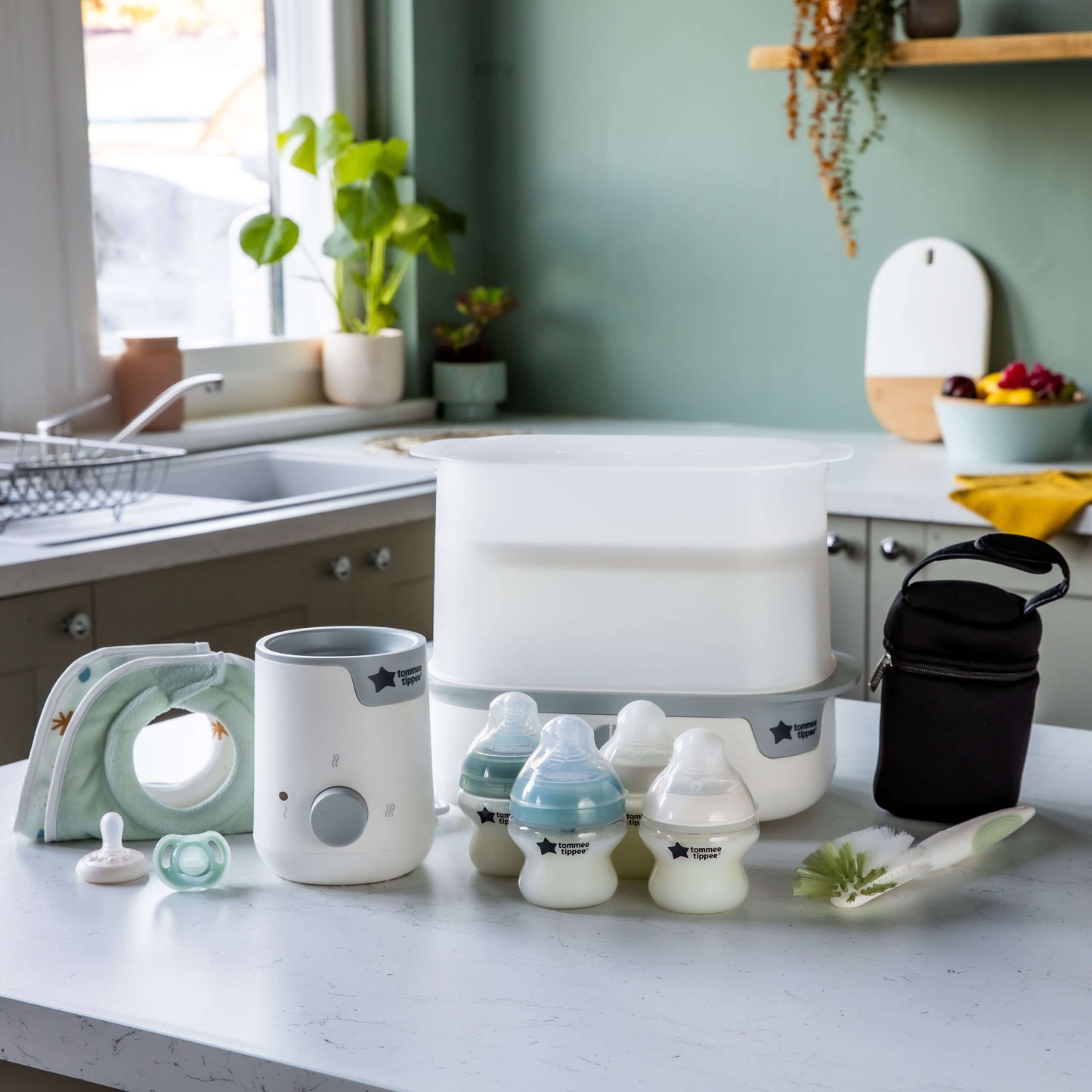 Tommee Tippee Complete Feeding Set: Bottle, Steriliser, Bottle Warmer
