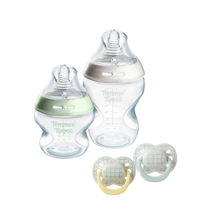 Tommee Tippee Natural Start Newborn Gift Set, 150ml and 260ml Anti-Colic Baby Bottles with Extra-Slow and Slow Flow Teats for a Natural Latch, and 2x Ultimate Fit Soother Included