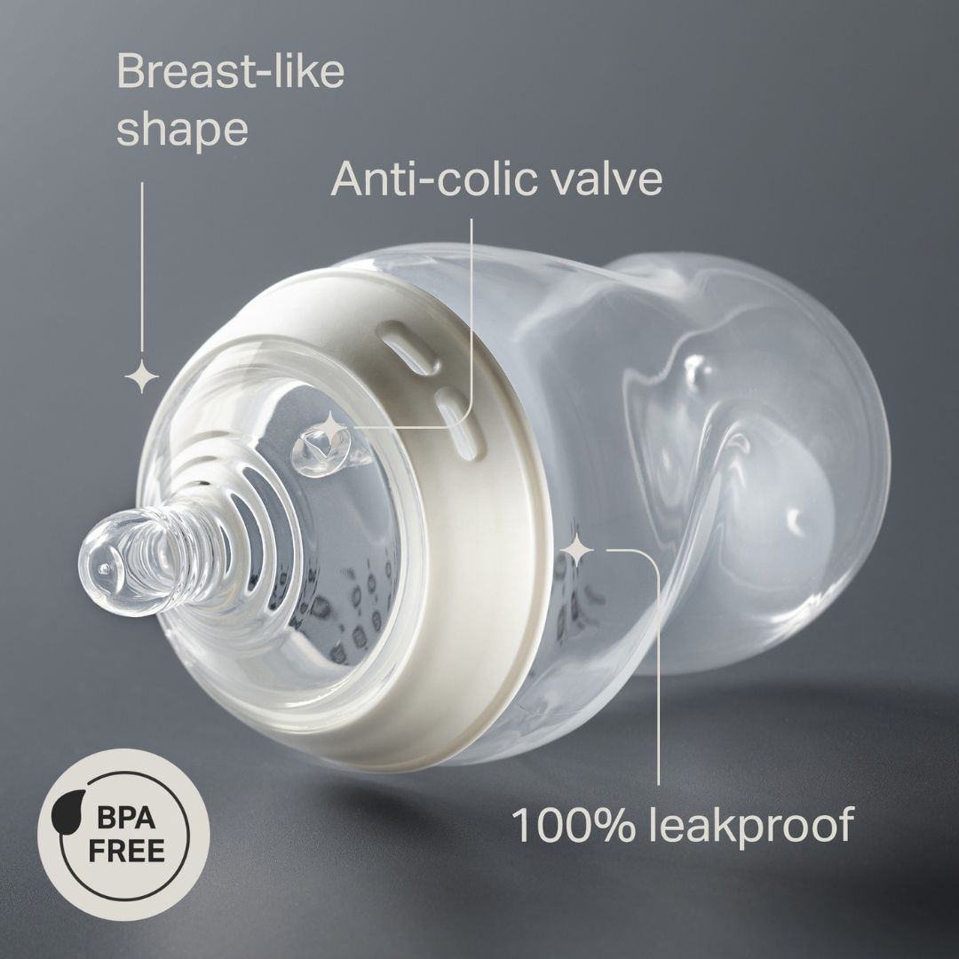 Tommee Tippee Natural Start Newborn Gift Set, 150ml and 260ml Anti-Colic Baby Bottles with Extra-Slow and Slow Flow Teats for a Natural Latch, and 2x Ultimate Fit Soother Included