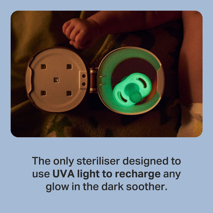 Tommee Tippee NightGlow Pod with 0-6m Ultra-light NightGlow Soother, Charge Glow in the Dark Dummies in 2 Minutes, 3x AA Batteries Lithium Only or Mains-Powered USB Cable, Portable UVC Steriliser